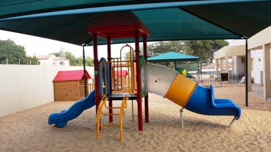 מתקן משולב בחצר גן ילדים