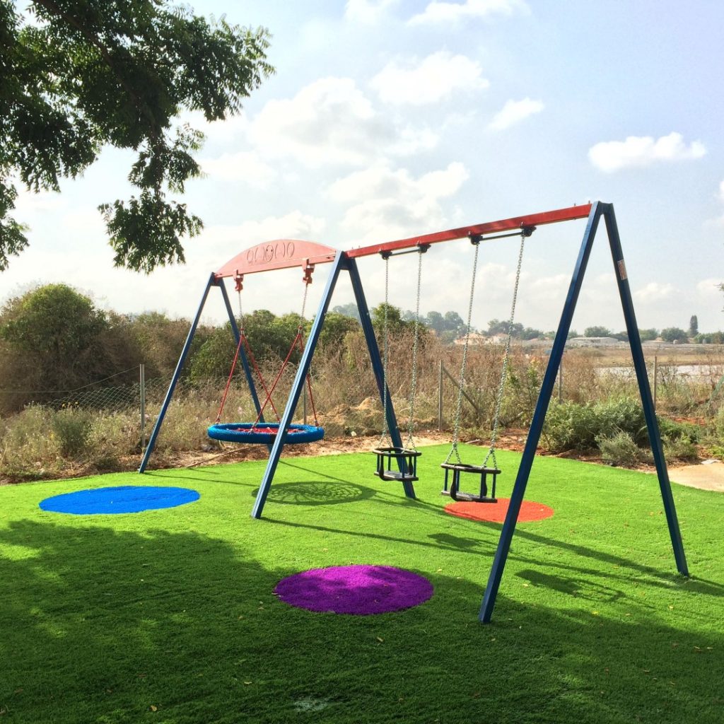 מתקני משחקים לגנים נדנדות
